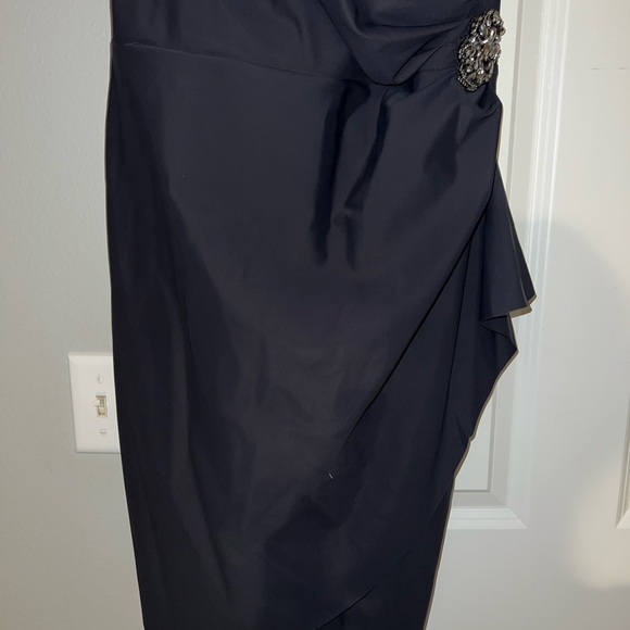 Alex Evenings Women's Slimming Short Ruched Dress with Ruffle - Picture 7 of 8